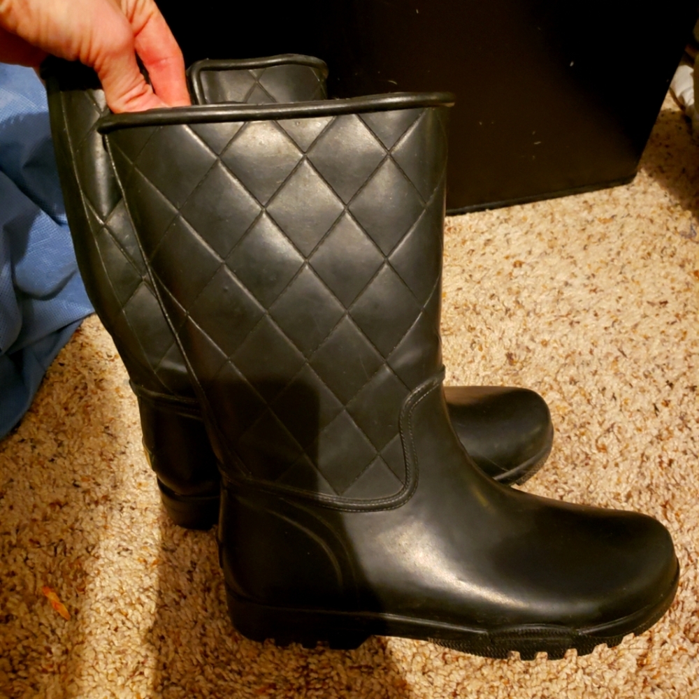 Womans Sperry rainboot size 6